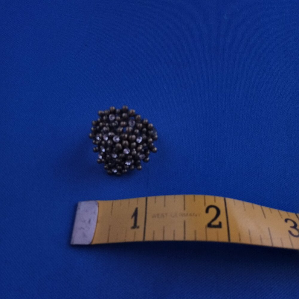 Kiam Family brass tone cluster statement ring with rhinestones sz. 7 1/2 - Picture 3 of 6
